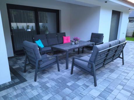 Aluminiowe meble na taras dla 8 osób z 2 sofami i stołem 180x80 - Tavaro Grande Antracite