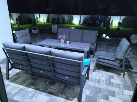 Aluminiowe meble na taras dla 8 osób z 2 sofami i stołem 180x80 - Tavaro Grande Antracite
