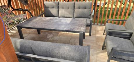 Aluminiowe meble na taras dla 8 osób z 2 sofami i stołem 180x80 - Tavaro Grande Antracite