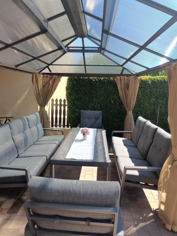 Aluminiowe meble na taras dla 8 osób z 2 sofami i stołem 180x80 - Tavaro Grande Antracite