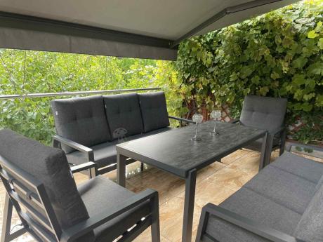 Aluminiowe meble na taras dla 8 osób z 2 sofami i stołem 180x80 - Tavaro Grande Antracite