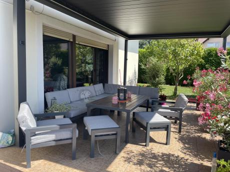 Aluminiowy narożnik na taras 283x222 cm z dwoma fotelami i pufami - Calamba Corner XL