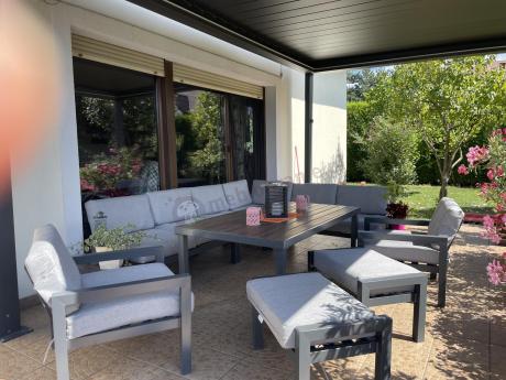 Aluminiowy narożnik na taras 283x222 cm z dwoma fotelami i pufami - Calamba Corner XL