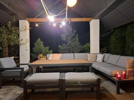 Aluminiowy narożnik ogrodowy z fotelem i stołem 160cm Calamba Corner XL - Grey