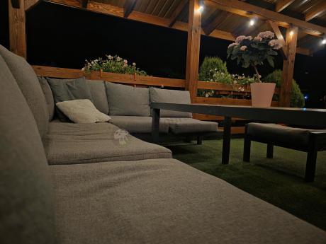 Aluminiowy narożnik ogrodowy z fotelem i stołem 160cm Calamba Corner XL - Grey