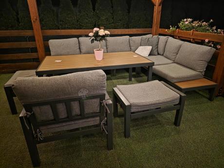 Aluminiowy narożnik ogrodowy z fotelem i stołem 160cm Calamba Corner XL - Grey
