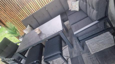 Aluminiowy narożnik ogrodowy z fotelem, pufami i stołem 150x90cm Tavaro Corner Antracite