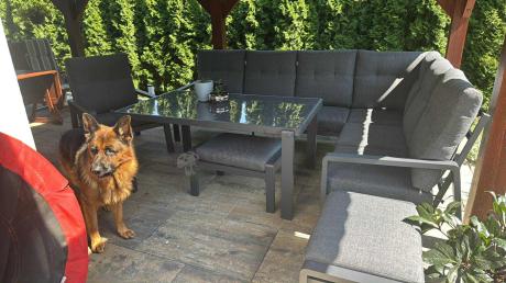 Aluminiowy narożnik ogrodowy z fotelem, pufami i stołem 150x90cm Tavaro Corner Antracite