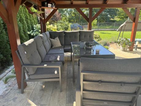 Aluminiowy narożnik ogrodowy z fotelem, pufami i stołem 150x90cm Tavaro Corner Antracite