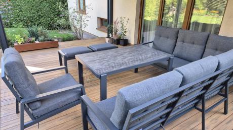 Aluminiowy narożnik ogrodowy z fotelem, pufami i stołem 150x90cm Tavaro Corner Antracite