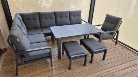 Aluminiowy narożnik ogrodowy z fotelem, pufami i stołem 150x90cm Tavaro Corner Antracite