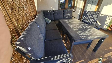 Aluminiowy narożnik ogrodowy z fotelem, pufami i stołem 150x90cm Tavaro Corner Antracite