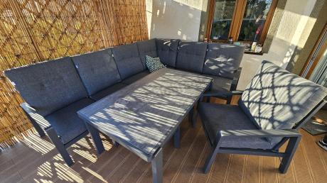 Aluminiowy narożnik ogrodowy z fotelem, pufami i stołem 150x90cm Tavaro Corner Antracite