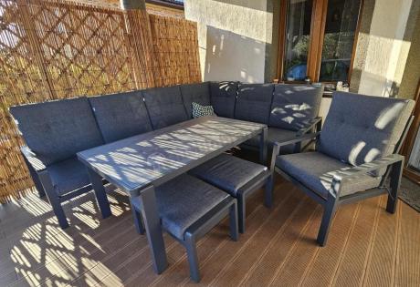 Aluminiowy narożnik ogrodowy z fotelem, pufami i stołem 150x90cm Tavaro Corner Antracite
