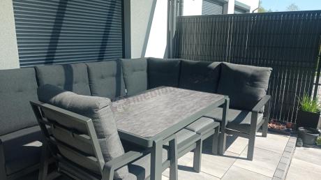 Aluminiowy narożnik ogrodowy z fotelem, pufami i stołem 150x90cm Tavaro Corner Antracite