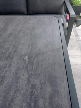 Aluminiowy narożnik ogrodowy z fotelem, pufami i stołem 150x90cm Tavaro Corner Antracite