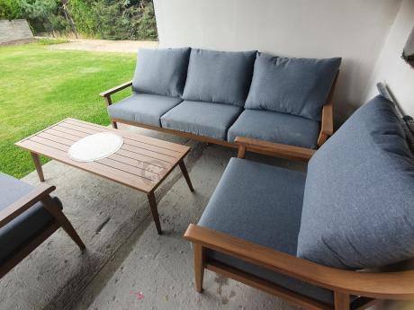 Aluminiowy zestaw mebli ogrodowych, kolor drewniany, szare poduszki dla 5 osób z sofą 200cm - Else Set - Grey