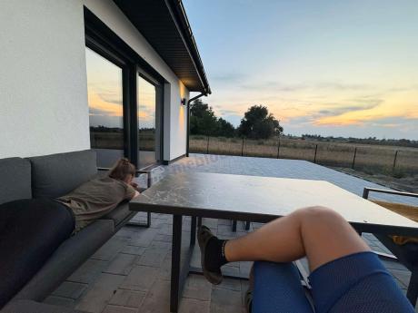 Aluminiowy zestaw ogrodowy z modułowym narożnikiem Kari grafitowy