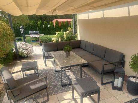 Aluminiowy zestaw ogrodowy z modułowym narożnikiem Kari grafitowy