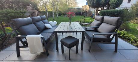 Aluminiowy zestaw ogrodowy z wysokim stołem, sofą 202cm, fotelami i pufami Renalo Dining Grafitowy