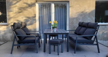 Aluminiowy zestaw ogrodowy z wysokim stołem, sofą 202cm, fotelami i pufami Renalo Dining Grafitowy