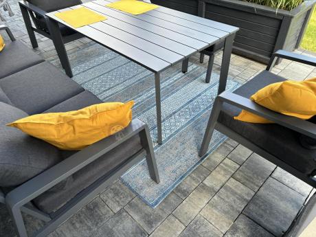 Aluminiowy zestaw ogrodowy z wysokim stołem, sofą 202cm, fotelami i pufami Renalo Dining Grafitowy