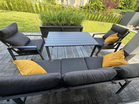 Aluminiowy zestaw ogrodowy z wysokim stołem, sofą 202cm, fotelami i pufami Renalo Dining Grafitowy
