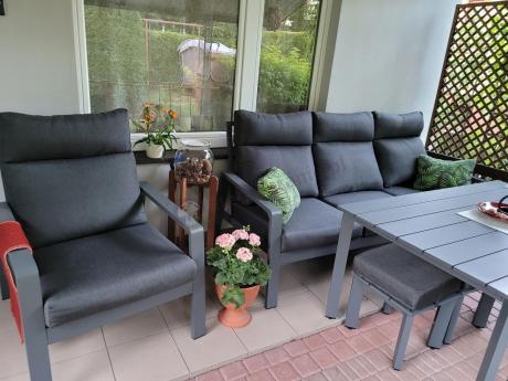 Aluminiowy zestaw ogrodowy z wysokim stołem, sofą 202cm, fotelami i pufami Renalo Dining Grafitowy
