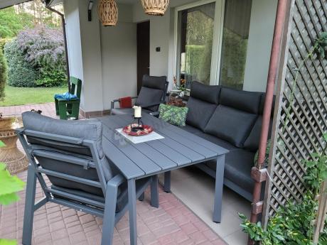 Aluminiowy zestaw ogrodowy z wysokim stołem, sofą 202cm, fotelami i pufami Renalo Dining Grafitowy