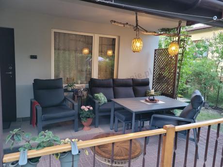 Aluminiowy zestaw ogrodowy z wysokim stołem, sofą 202cm, fotelami i pufami Renalo Dining Grafitowy