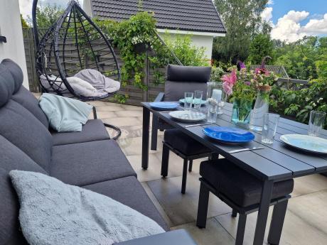 Aluminiowy zestaw ogrodowy z wysokim stołem, sofą 202cm, fotelami i pufami Renalo Dining Grafitowy