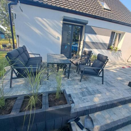 Aluminiowy zestaw ogrodowy z wysokim stołem, sofą 202cm, fotelami i pufami Renalo Family Grafitowy