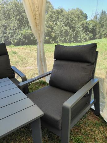 Aluminiowy zestaw ogrodowy z wysokim stołem, sofą 202cm, fotelami i pufami Renalo Family Grafitowy