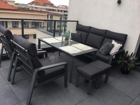 Aluminiowy zestaw ogrodowy z wysokim stołem, sofą 202cm, fotelami i pufami Renalo Family Grafitowy