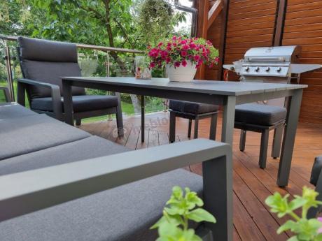Aluminiowy zestaw ogrodowy z wysokim stołem, sofą 202cm, fotelami i pufami Renalo Family Grafitowy