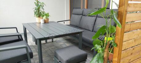 Aluminiowy zestaw ogrodowy z wysokim stołem, sofą 202cm, fotelami i pufami Renalo Family Grafitowy