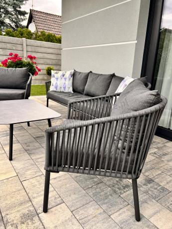 Antracytowe nowoczesne meble ogrodowe metalowe rope style z sofą 202cm, fotelami i stolikiem kawowym Kostto Cafe