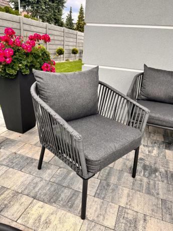 Antracytowe nowoczesne meble ogrodowe metalowe rope style z sofą 202cm, fotelami i stolikiem kawowym Kostto Cafe