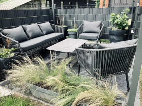 Antracytowe nowoczesne meble ogrodowe metalowe rope style z sofą 202cm, fotelami i stolikiem kawowym Kostto Cafe