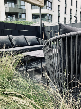 Antracytowe nowoczesne meble ogrodowe metalowe rope style z sofą 202cm, fotelami i stolikiem kawowym Kostto Cafe