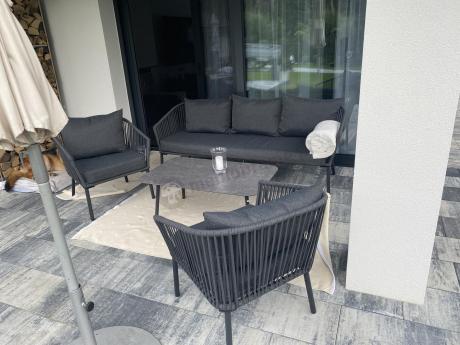 Antracytowe nowoczesne meble ogrodowe metalowe rope style z sofą 202cm, fotelami i stolikiem kawowym Kostto Cafe