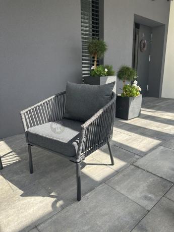 Antracytowe nowoczesne meble ogrodowe metalowe rope style z sofą, fotelami i stolikiem kawowym Kostto Cafe