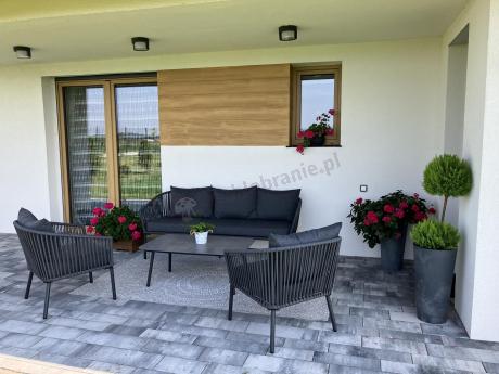 Antracytowe nowoczesne meble ogrodowe metalowe rope style z sofą, fotelami i stolikiem kawowym Kostto Cafe