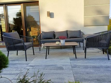 Antracytowe nowoczesne meble ogrodowe metalowe rope style z sofą, fotelami i stolikiem kawowym Kostto Cafe