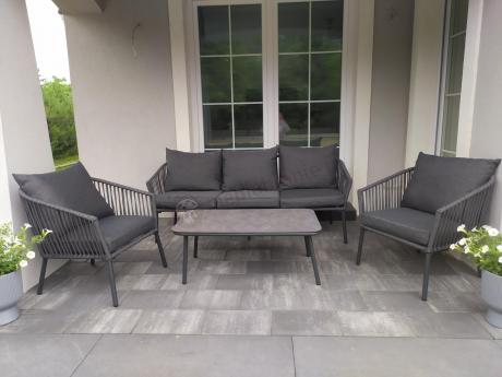 Antracytowe nowoczesne meble ogrodowe metalowe rope style z sofą, fotelami i stolikiem kawowym Kostto Cafe