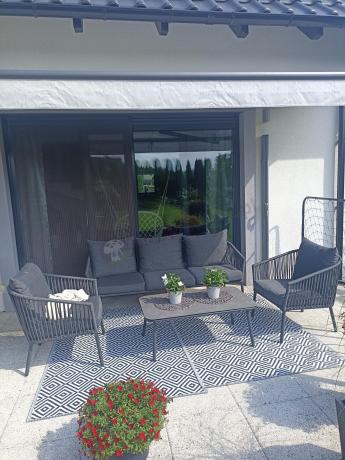 Antracytowe nowoczesne meble ogrodowe metalowe rope style z sofą, fotelami i stolikiem kawowym Kostto Cafe