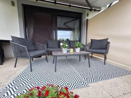 Antracytowe nowoczesne meble ogrodowe metalowe rope style z sofą, fotelami i stolikiem kawowym Kostto Cafe