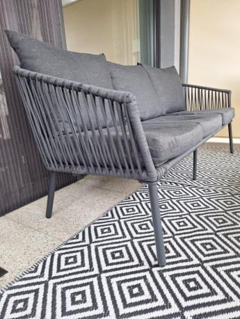 Antracytowe nowoczesne meble ogrodowe metalowe rope style z sofą, fotelami i stolikiem kawowym Kostto Cafe
