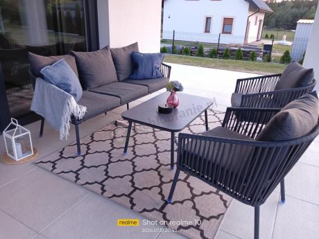 Antracytowe nowoczesne meble ogrodowe metalowe rope style z sofą, fotelami i stolikiem kawowym Kostto Cafe