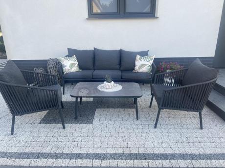 Antracytowe nowoczesne meble ogrodowe metalowe rope style z sofą, fotelami i stolikiem kawowym Kostto Cafe
